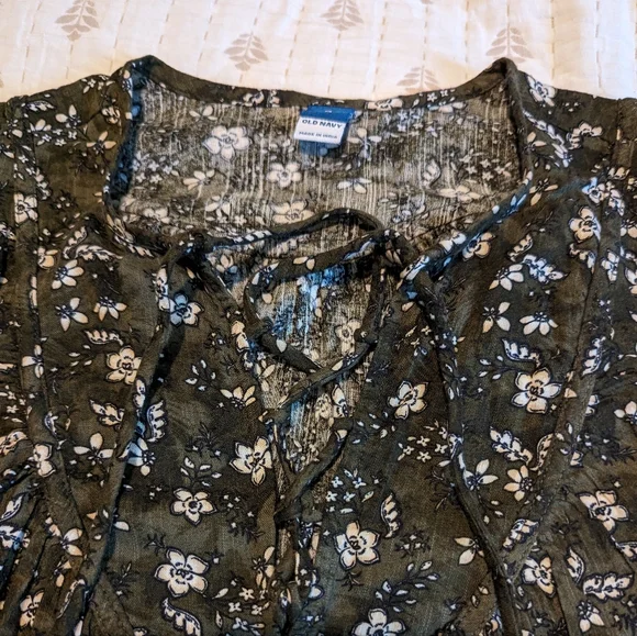 Old navy Floral peasant top with tie med - Picture 5 of 12
